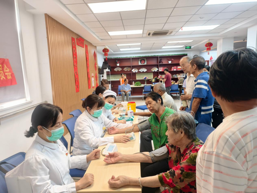 科普同行暖夕阳，护理赋能筑防线——苏州市护理学会精神卫生护理专业委员会 走进社区开展主题科普活动(图2)